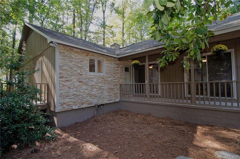 7 Turtle Ln, Lake Wylie, SC 29710