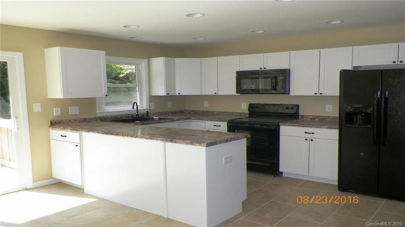 805 Crestridge Rd, Statesville, NC 28677