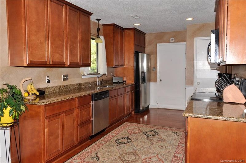 9924 Fairway Ridge Rd, Charlotte, NC 28277