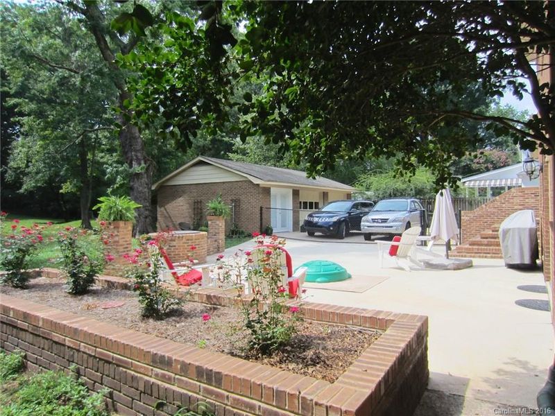 4800 Walker Rd, Charlotte, NC 28211
