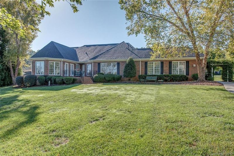 921 Ramsgate Dr, Gastonia, NC 28056