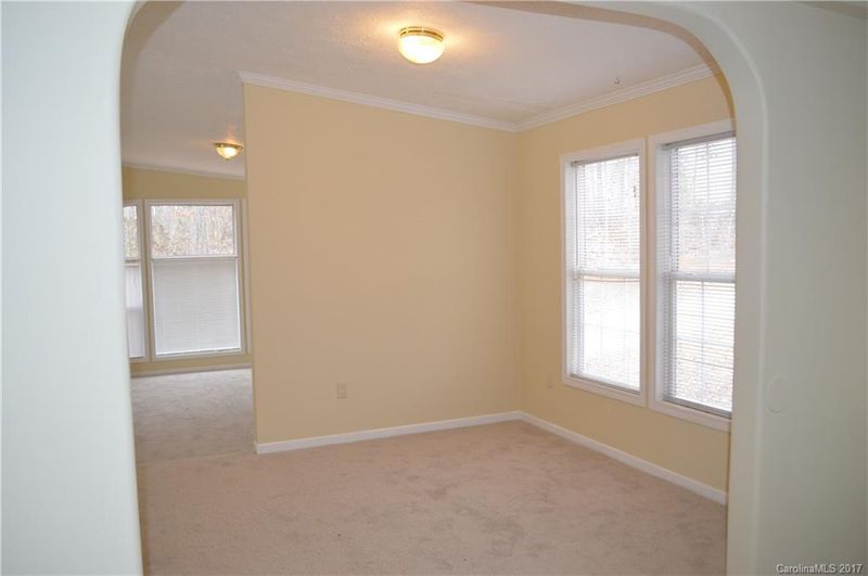 5761 Heritage Oaks Dr, Kannapolis, NC 28083