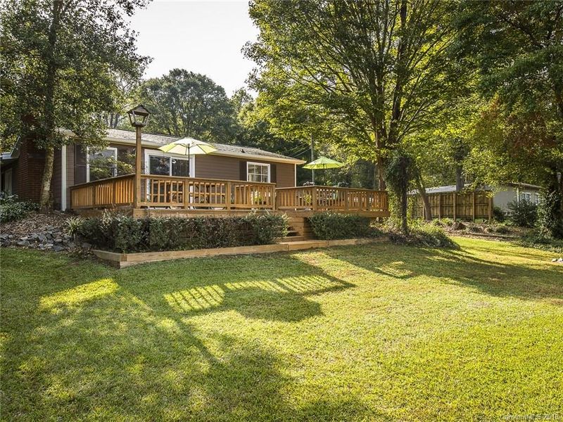 1727 Lake Dr, Charlotte, NC 28214