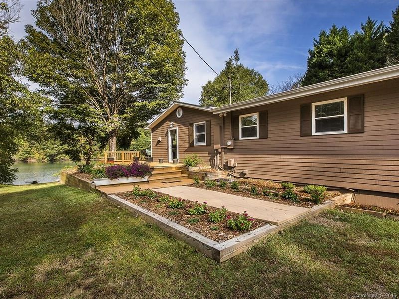 1727 Lake Dr, Charlotte, NC 28214