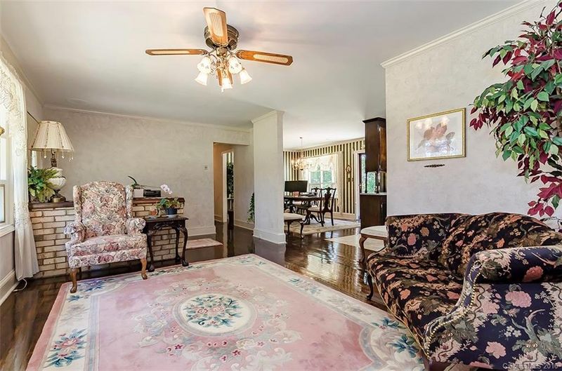 6116 Fairhaven Dr, Charlotte, NC 28213