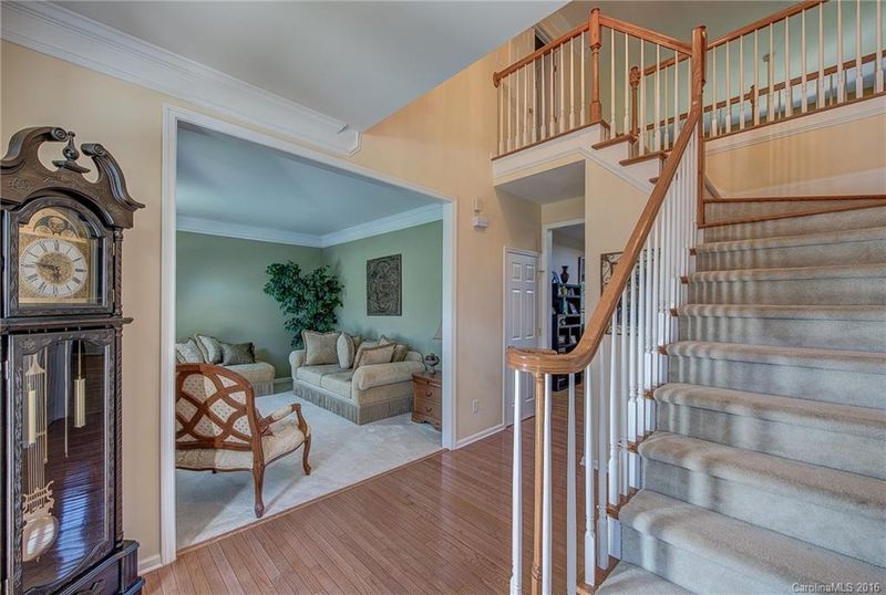 2716 Olympus Dr, Charlotte, NC 28214
