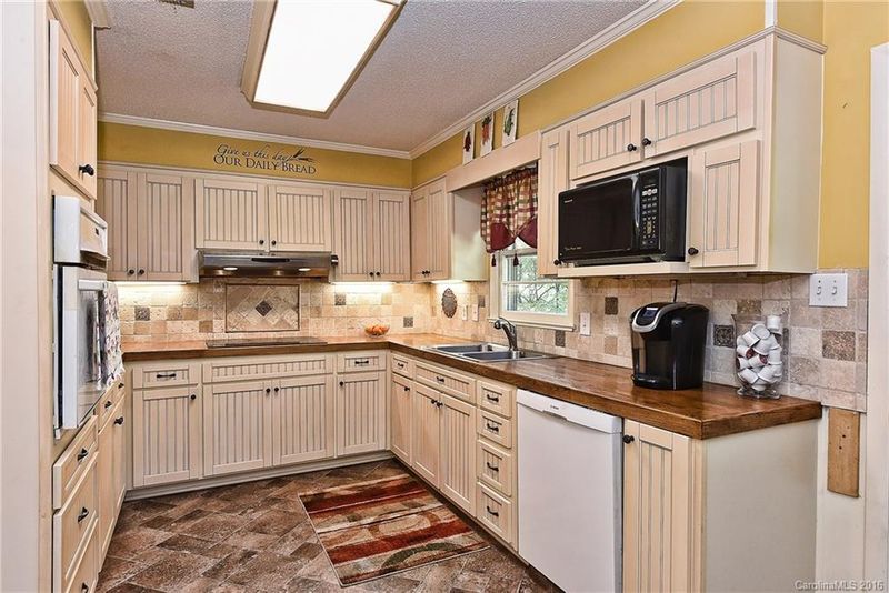 2025 Swaim Dr, Matthews, NC 28105