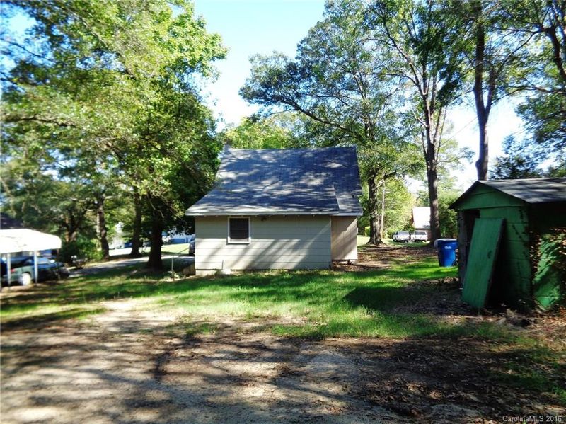 218 Howard St, Mount Holly, NC 28120