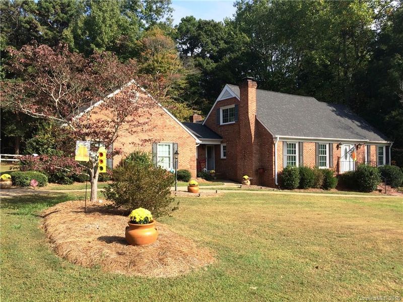 7 Forest Hill Rd, Belmont, NC 28012
