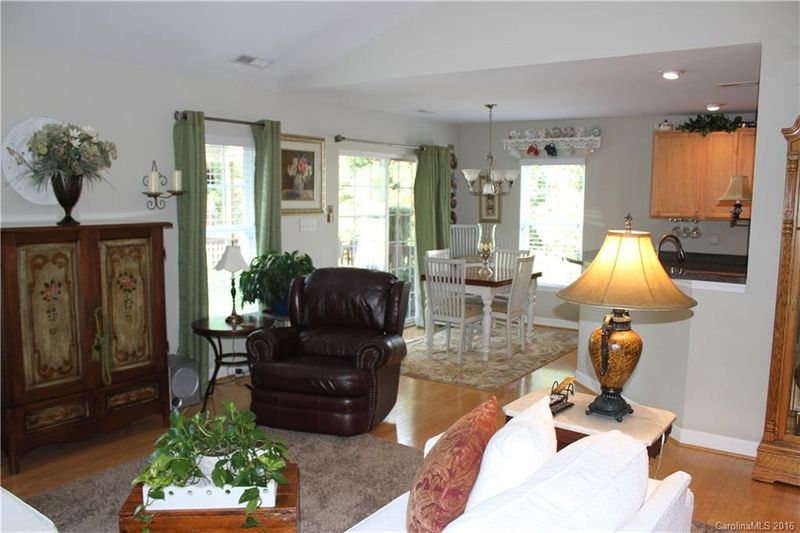 207 Brook Glen Dr, Mooresville, NC 28115