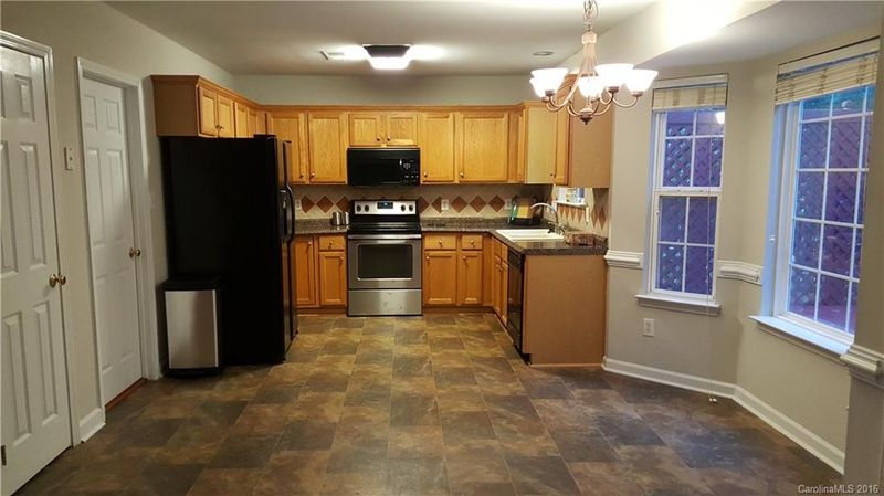 6413 Forest Pond Dr, Charlotte, NC 28262