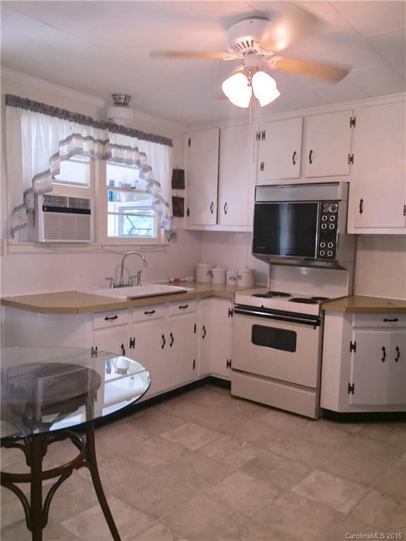 9115 Elgin Dr, Charlotte, NC 28214