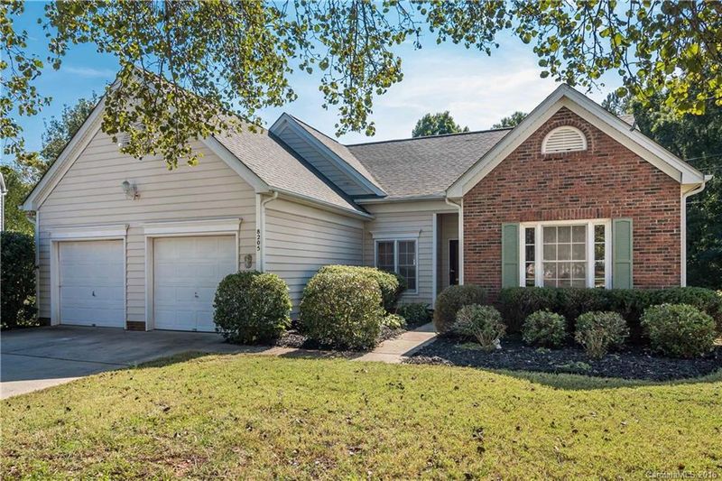 8205 Tonawanda Dr, Charlotte, NC 28277