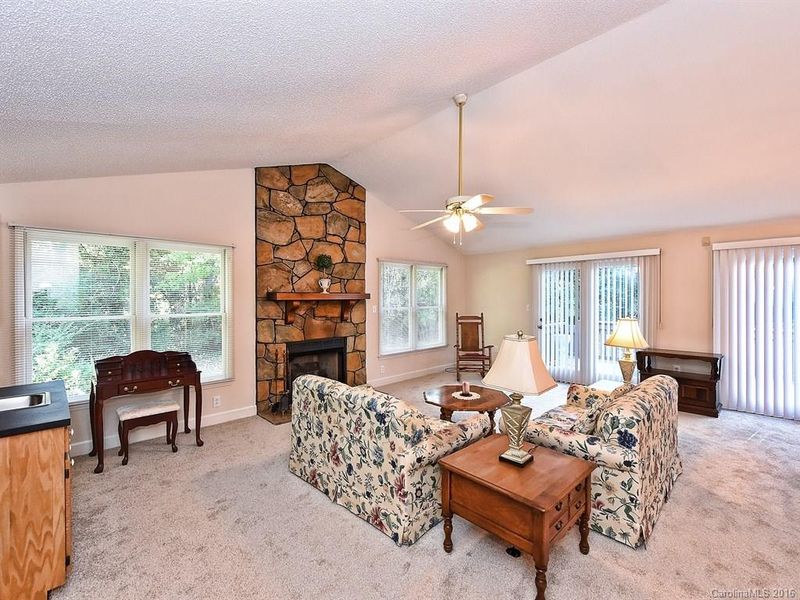 2312 Chateau Ct, Matthews, NC 28105