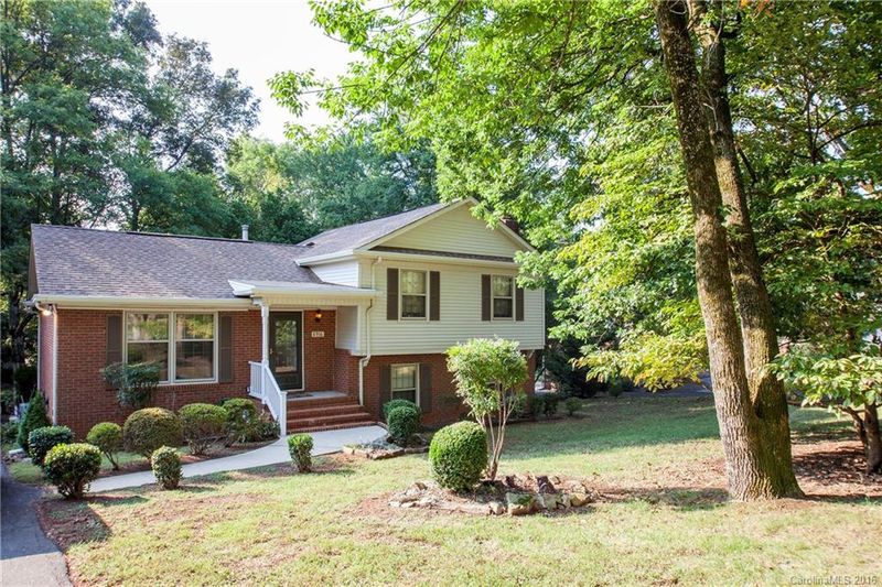 8916 Nottoway Dr, Charlotte, NC 28213