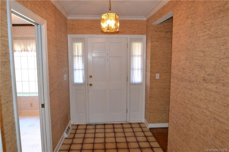1535 Piccadilly Dr, Charlotte, NC 28211