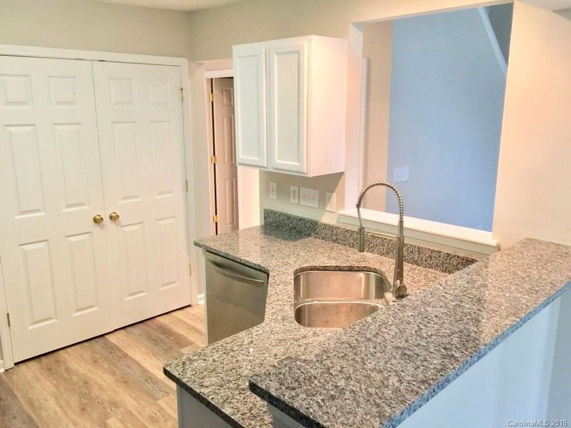 10214 Covingtonwood Dr, Charlotte, NC 28214