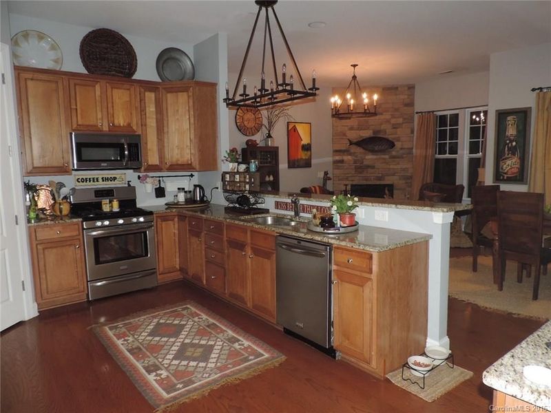 1300 Sarandon Dr, Matthews, NC 28104