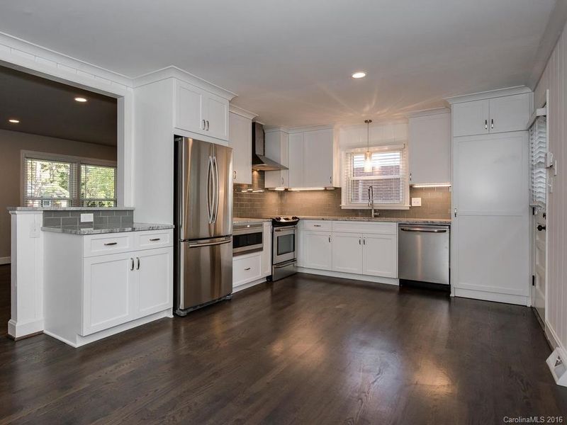1500 Briarfield Dr, Charlotte, NC 28205