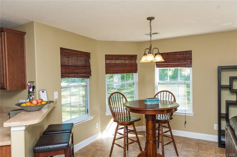 2160 Mallard Pointe Dr, Kannapolis, NC 28083