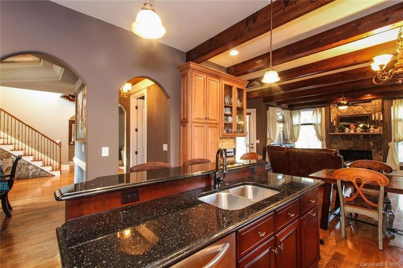7227 Sheffingdell Dr, Charlotte, NC 28226