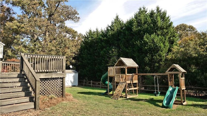 104 N Willow Ct, Mount Holly, NC 28120