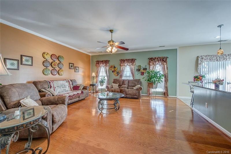 4024 Cascade Dr #200, Gastonia, NC 28056