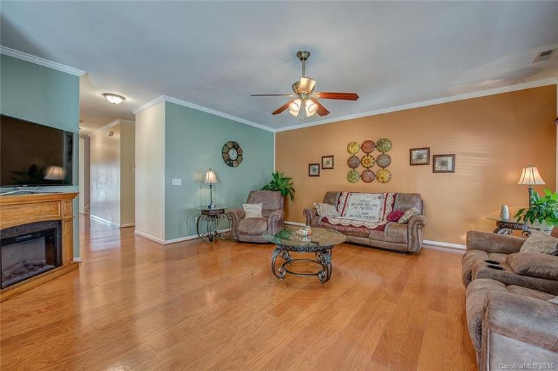 4024 Cascade Dr #200, Gastonia, NC 28056