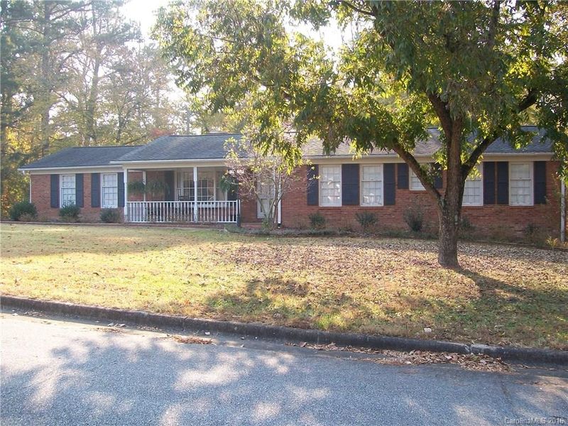 720 Vista Dr, Cherryville, NC 28021