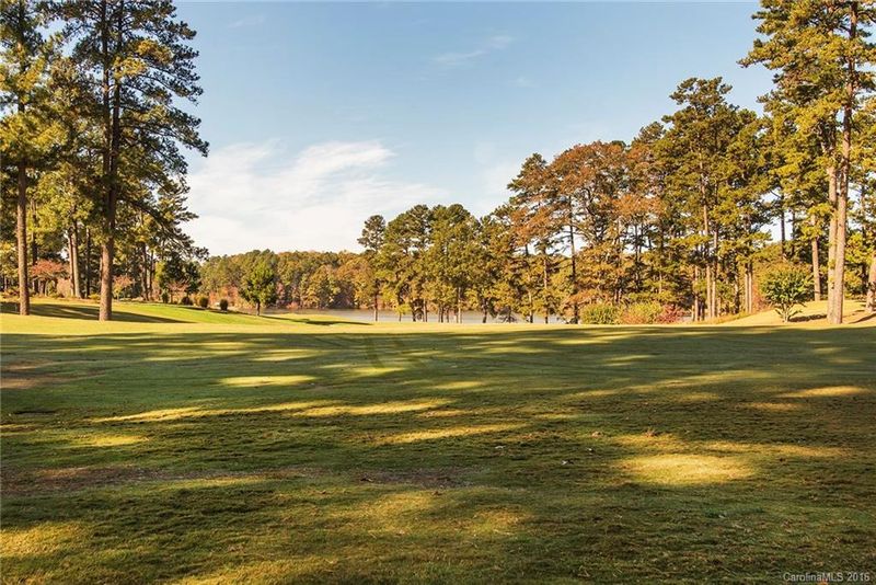 2115 Golfcrest Dr, Kannapolis, NC 28081