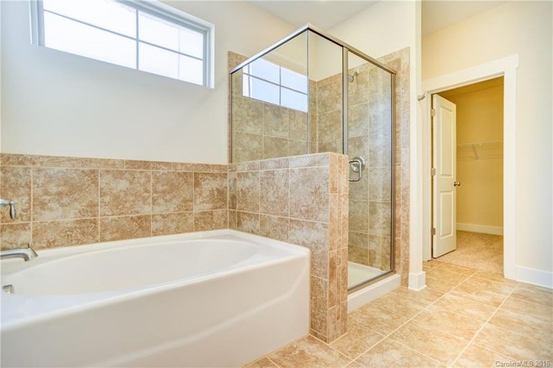 2011 Mclean Rd, Charlotte, NC 28213
