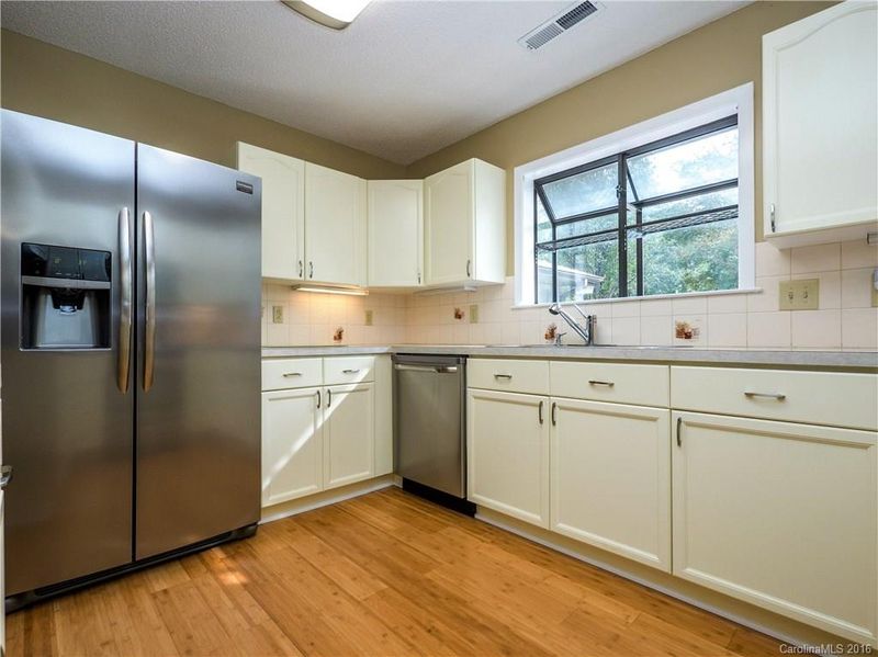 9015 St Lucia Ln, Charlotte, NC 28277