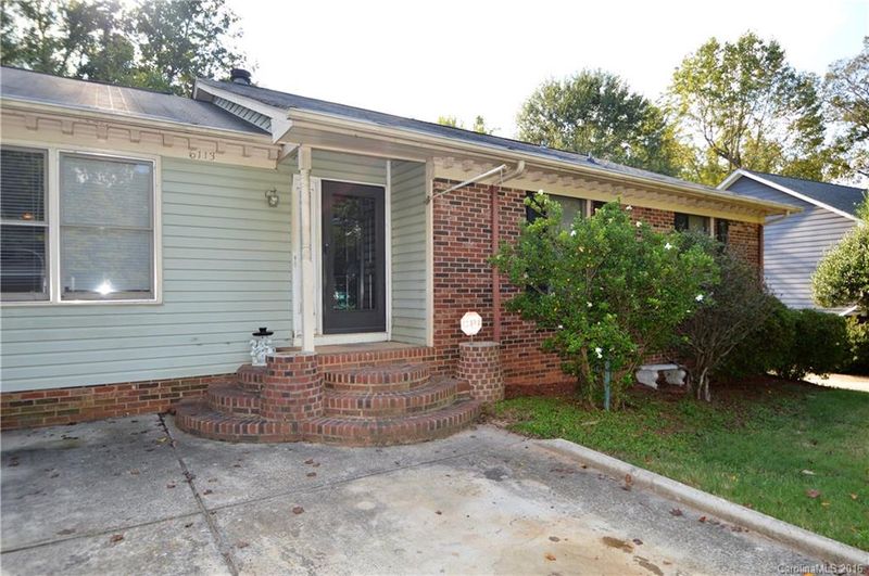 6113 Loch Arbor Ln, Mint Hill, NC 28227