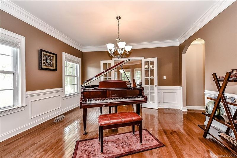 2017 King Henrys Way, Matthews, NC 28104