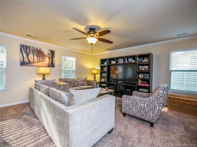 2712 Old House Cir, Matthews, NC 28105
