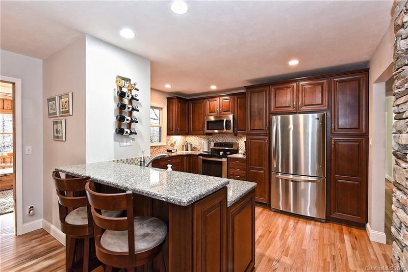 332 Beverly Cir, Charlotte, NC 28270