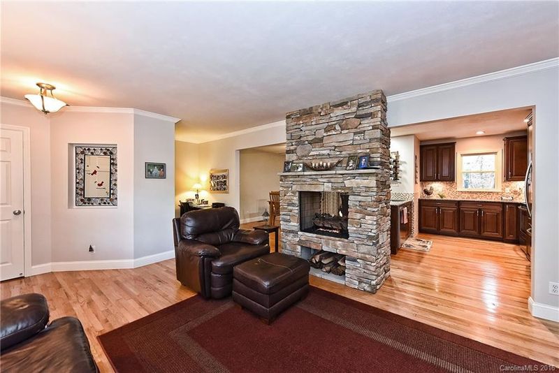 332 Beverly Cir, Charlotte, NC 28270