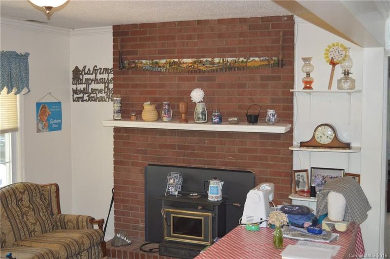 817 Chief Thomas Rd, Harmony, NC 28634