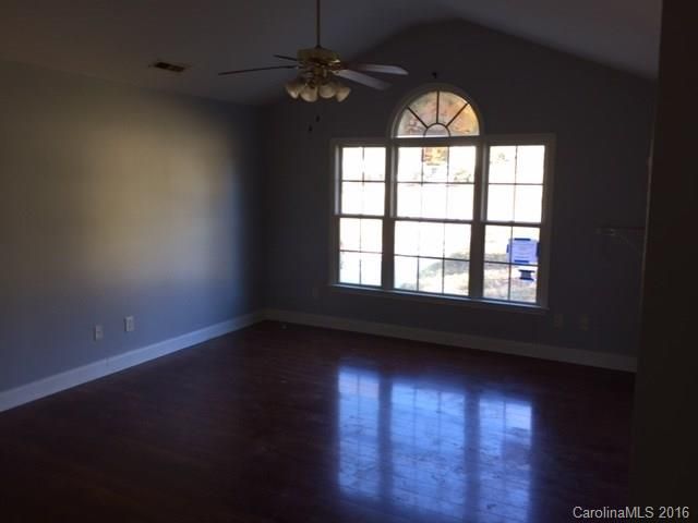 1281 Creekview Dr, Gastonia, NC 28052
