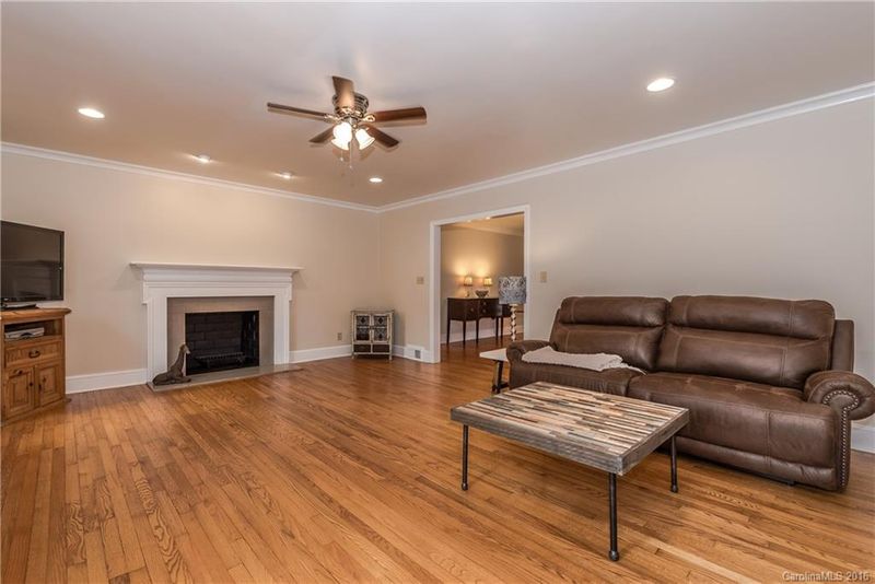 1118 Lynbrook Dr, Charlotte, NC 28211