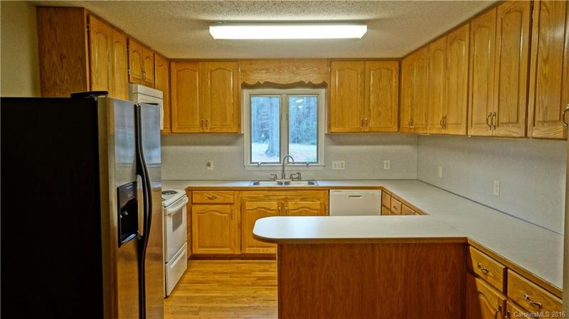 166 Benfield Rd, Statesville, NC 28677