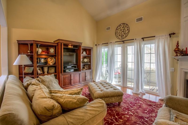 6934 Saranac Ln, Matthews, NC 28105