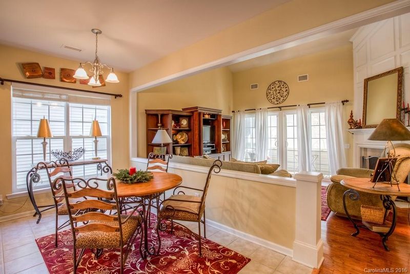 6934 Saranac Ln, Matthews, NC 28105