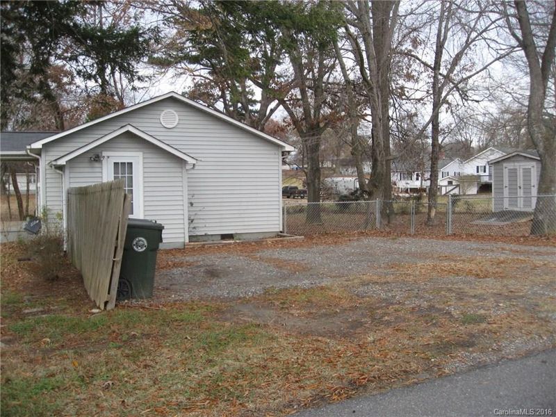 117 Pine Ave, Cherryville, NC 28021
