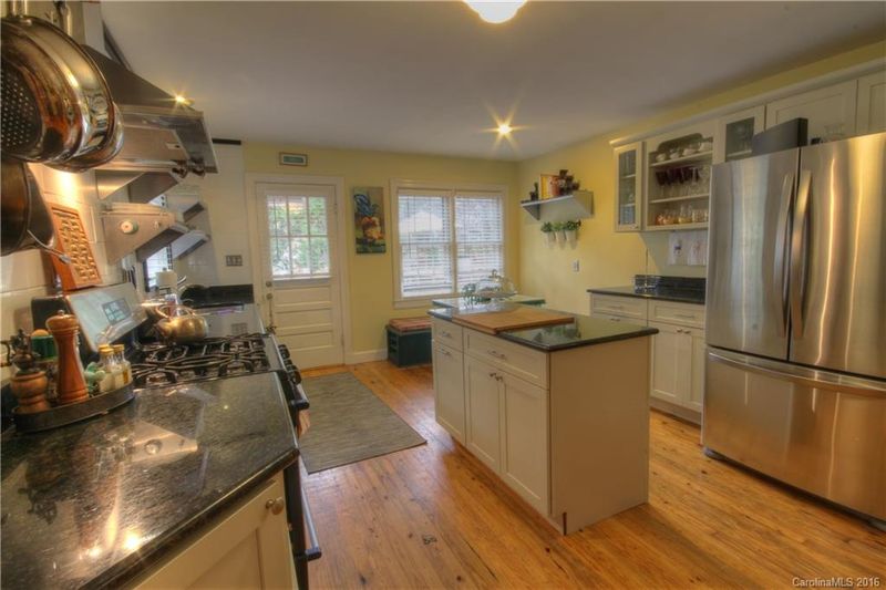 2850 Temple Ln, Charlotte, NC 28205