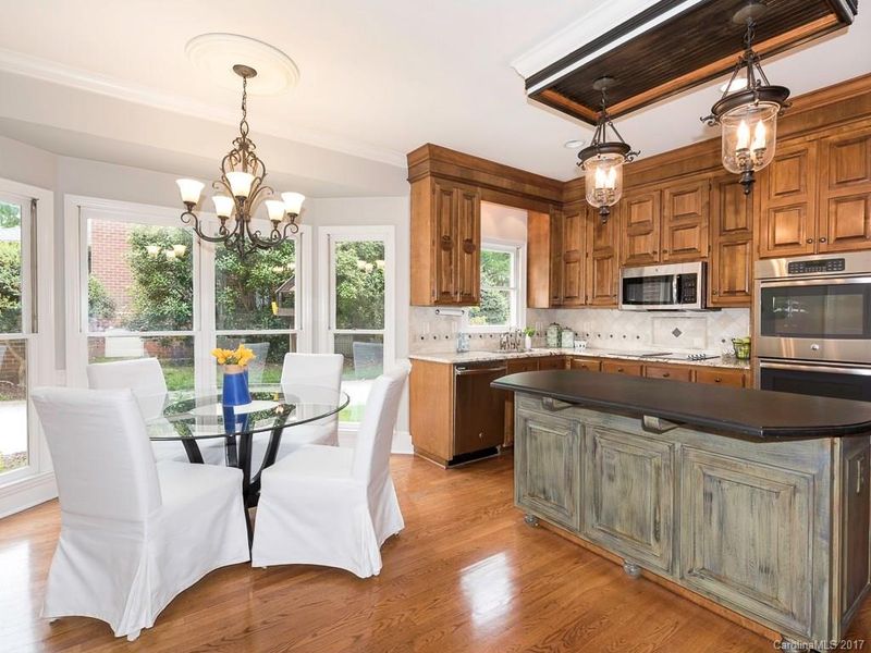 1300 Manicott Dr, Matthews, NC 28105