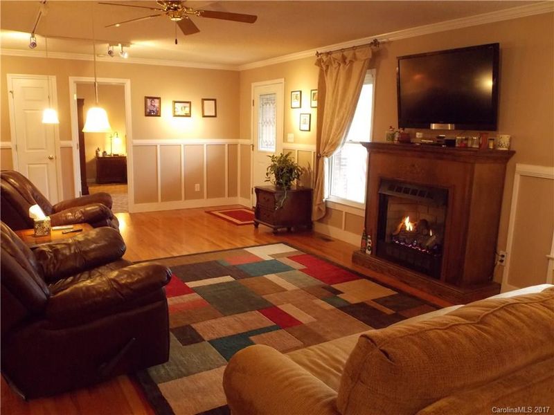 6614 Forest Creek Dr, Denver, NC 28037