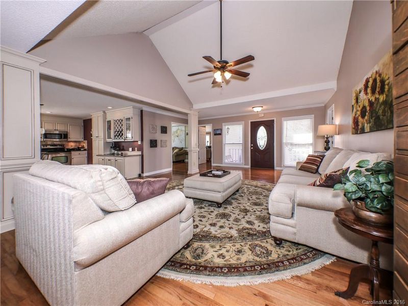 916 Brittany Ct, Gastonia, NC 28056