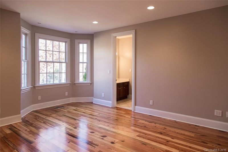 136 Bridle Path Ln, Mooresville, NC 28117