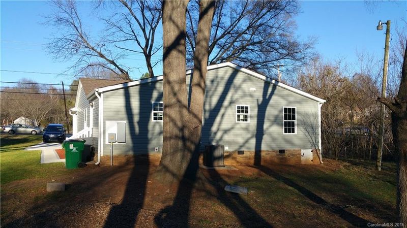 601 W Arrowood Rd, Charlotte, NC 28217